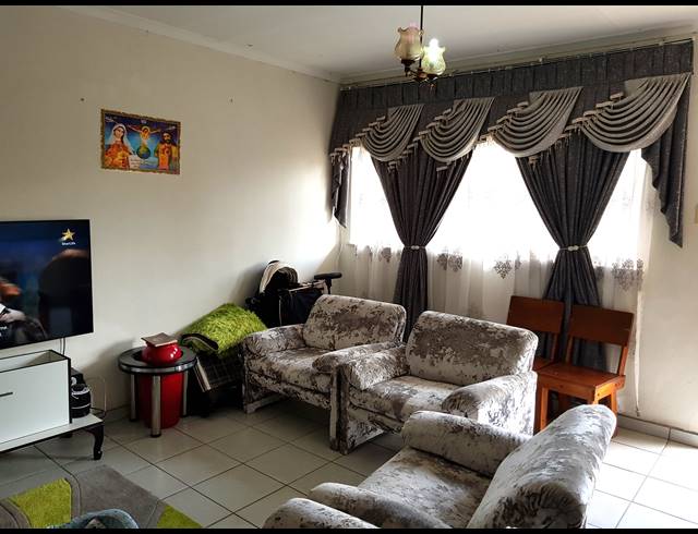 2 BEDROOM FLAT FOR SALE IN VEREENIGING CENTRAL